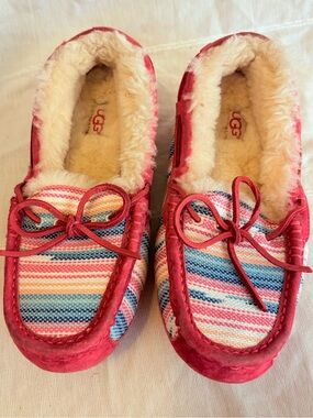 Women's UGG Australia SYMONA SERAPE Moccasin Slippers Size 8 Pink Shearling